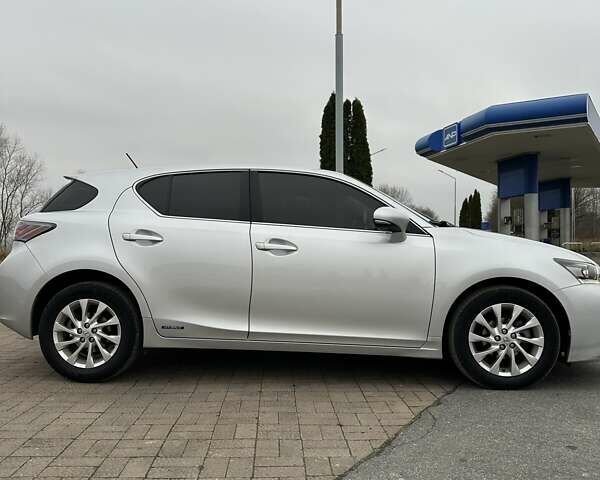 Серый Лексус СТ, объемом двигателя 1.8 л и пробегом 246 тыс. км за 10900 $, фото 4 на Automoto.ua