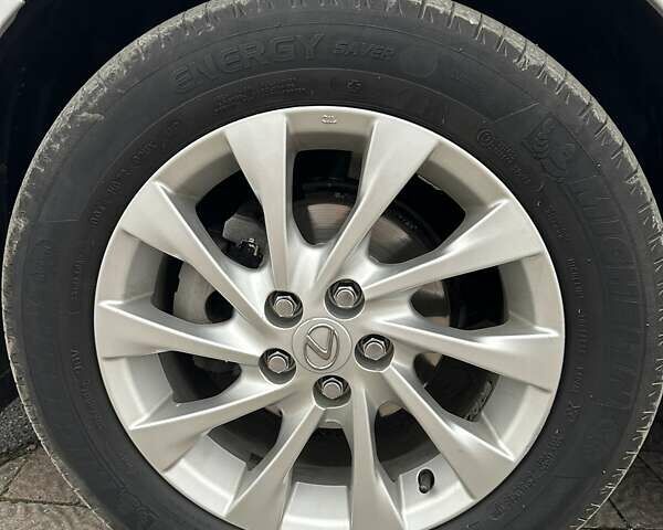 Серый Лексус СТ, объемом двигателя 1.8 л и пробегом 246 тыс. км за 10900 $, фото 11 на Automoto.ua