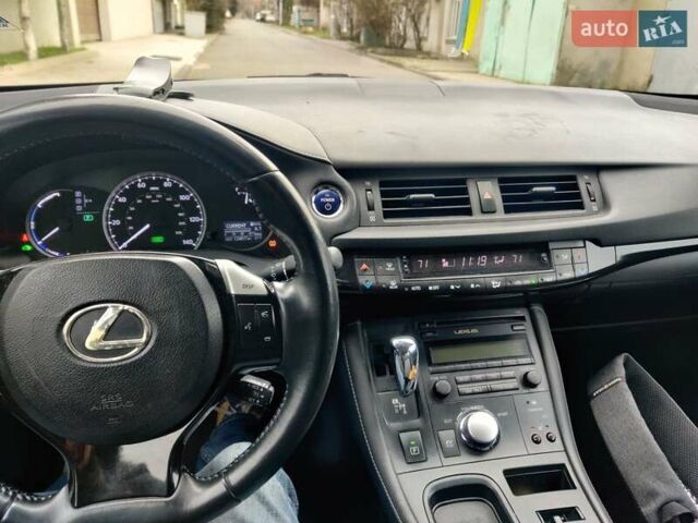 Серый Лексус СТ, объемом двигателя 1.8 л и пробегом 200 тыс. км за 11000 $, фото 5 на Automoto.ua