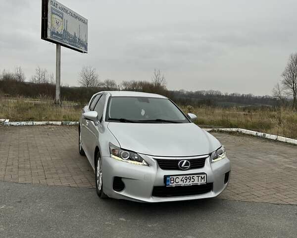 Серый Лексус СТ, объемом двигателя 1.8 л и пробегом 246 тыс. км за 10900 $, фото 1 на Automoto.ua