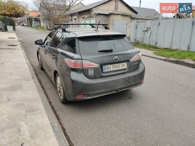 Серый Лексус СТ, объемом двигателя 1.8 л и пробегом 200 тыс. км за 11000 $, фото 3 на Automoto.ua