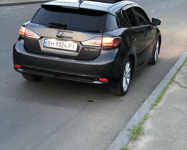 Сірий Лексус СТ, об'ємом двигуна 1.8 л та пробігом 245 тис. км за 11950 $, фото 1 на Automoto.ua