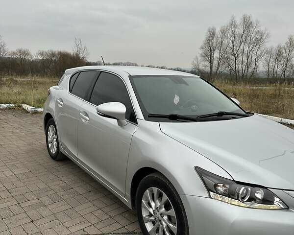 Серый Лексус СТ, объемом двигателя 1.8 л и пробегом 246 тыс. км за 10900 $, фото 3 на Automoto.ua