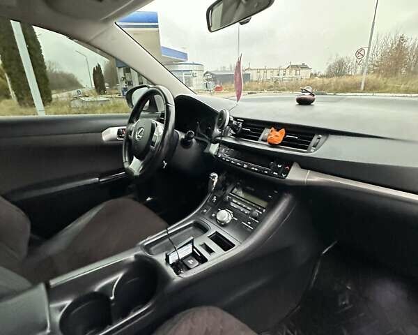 Серый Лексус СТ, объемом двигателя 1.8 л и пробегом 246 тыс. км за 10900 $, фото 18 на Automoto.ua