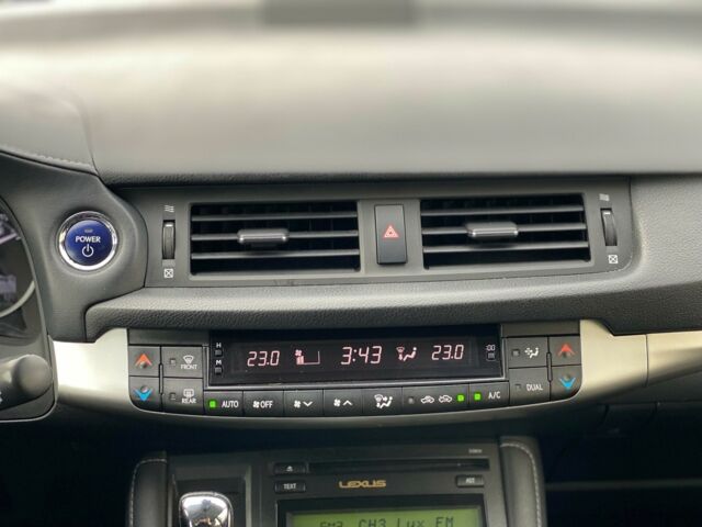 Сірий Лексус СТ, об'ємом двигуна 1.8 л та пробігом 221 тис. км за 10500 $, фото 20 на Automoto.ua