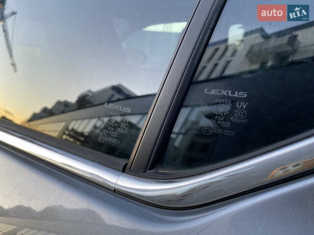 Сірий Лексус СТ, об'ємом двигуна 1.8 л та пробігом 285 тис. км за 11800 $, фото 18 на Automoto.ua