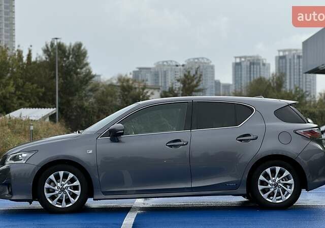 Серый Лексус СТ, объемом двигателя 1.8 л и пробегом 125 тыс. км за 12500 $, фото 4 на Automoto.ua