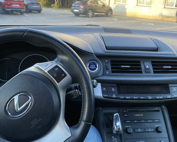 Серый Лексус СТ, объемом двигателя 1.8 л и пробегом 285 тыс. км за 11300 $, фото 6 на Automoto.ua
