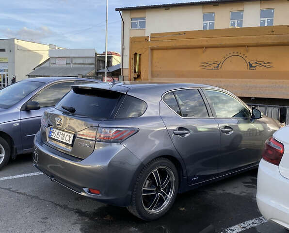 Серый Лексус СТ, объемом двигателя 1.8 л и пробегом 285 тыс. км за 11300 $, фото 2 на Automoto.ua