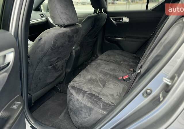 Серый Лексус СТ, объемом двигателя 1.8 л и пробегом 125 тыс. км за 12500 $, фото 17 на Automoto.ua