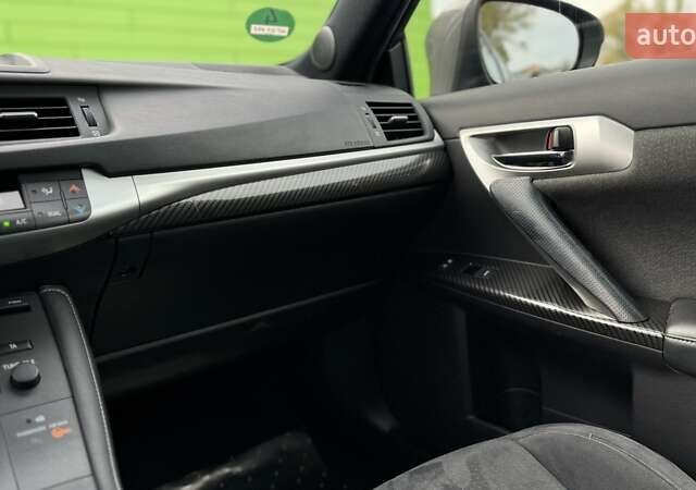 Серый Лексус СТ, объемом двигателя 1.8 л и пробегом 125 тыс. км за 12500 $, фото 26 на Automoto.ua