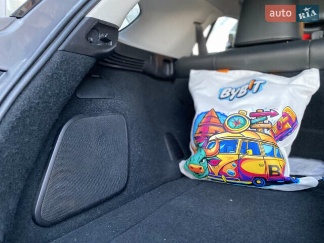 Сірий Лексус СТ, об'ємом двигуна 1.8 л та пробігом 285 тис. км за 11800 $, фото 28 на Automoto.ua