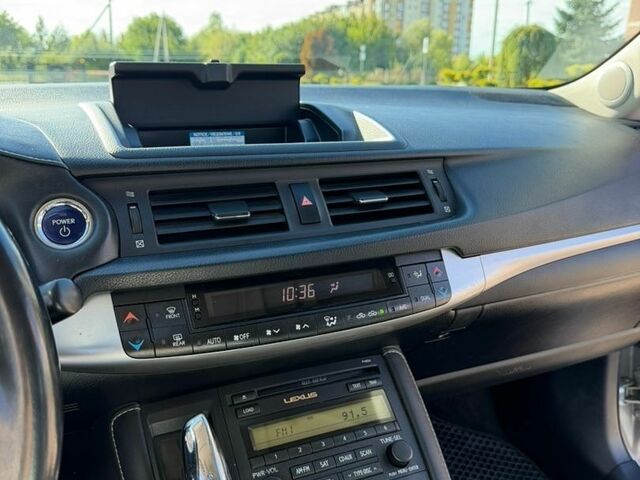 Сірий Лексус СТ, об'ємом двигуна 1.8 л та пробігом 273 тис. км за 11200 $, фото 7 на Automoto.ua