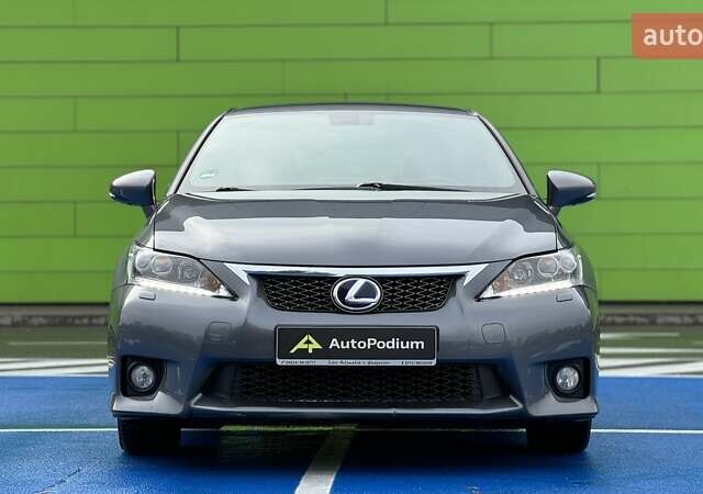 Серый Лексус СТ, объемом двигателя 1.8 л и пробегом 125 тыс. км за 12500 $, фото 2 на Automoto.ua