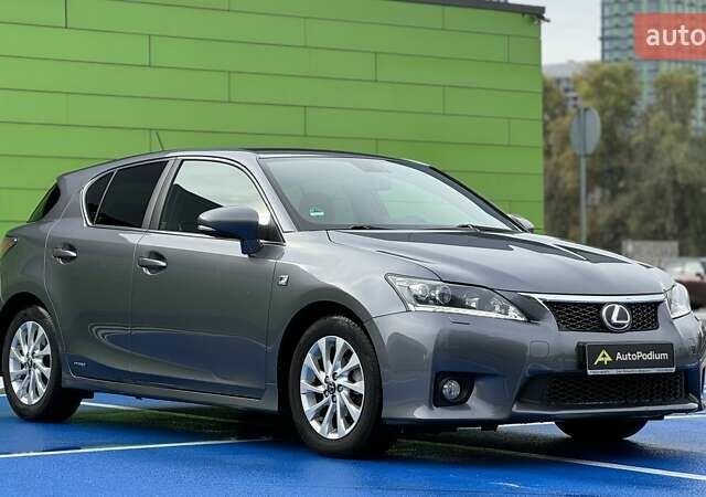 Серый Лексус СТ, объемом двигателя 1.8 л и пробегом 125 тыс. км за 12500 $, фото 1 на Automoto.ua