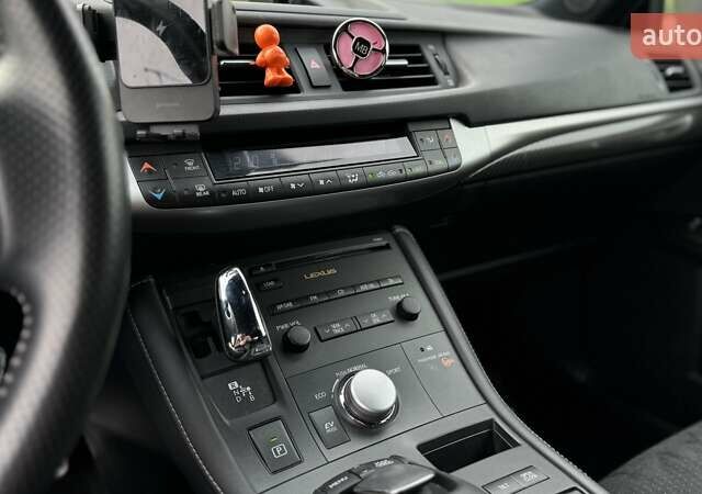 Серый Лексус СТ, объемом двигателя 1.8 л и пробегом 125 тыс. км за 12500 $, фото 27 на Automoto.ua