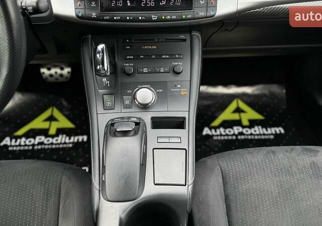 Серый Лексус СТ, объемом двигателя 1.8 л и пробегом 125 тыс. км за 12500 $, фото 24 на Automoto.ua