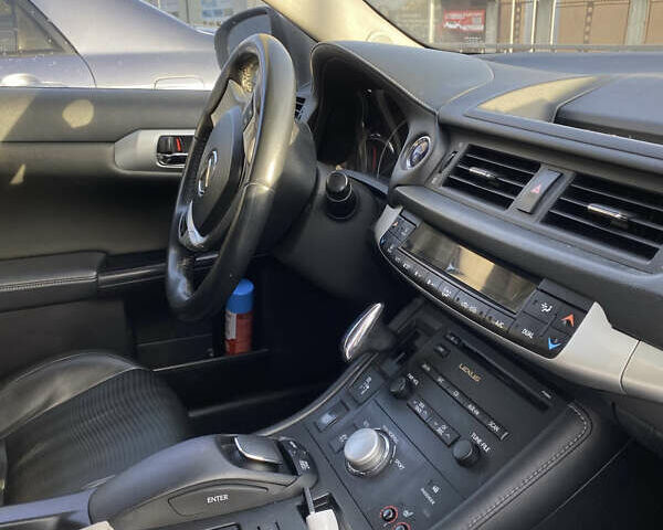 Серый Лексус СТ, объемом двигателя 1.8 л и пробегом 285 тыс. км за 11300 $, фото 5 на Automoto.ua