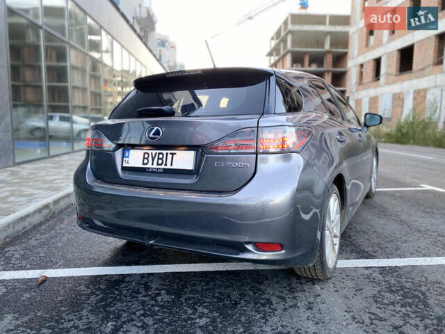 Сірий Лексус СТ, об'ємом двигуна 1.8 л та пробігом 285 тис. км за 11800 $, фото 1 на Automoto.ua