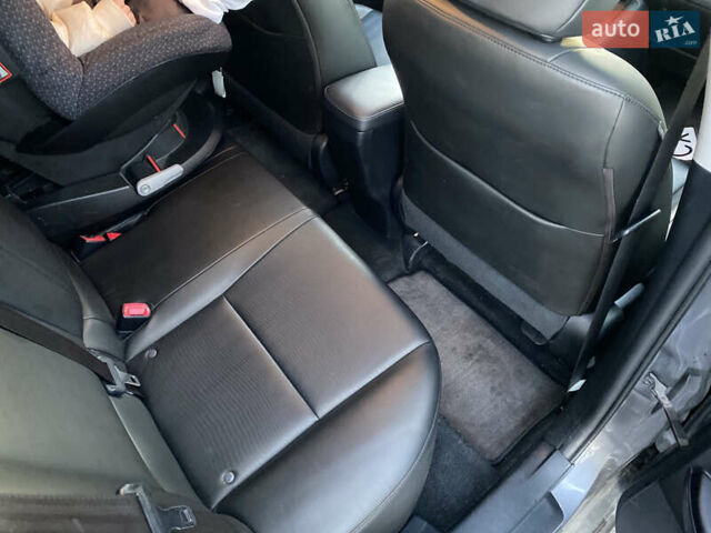 Сірий Лексус СТ, об'ємом двигуна 1.8 л та пробігом 285 тис. км за 11800 $, фото 27 на Automoto.ua