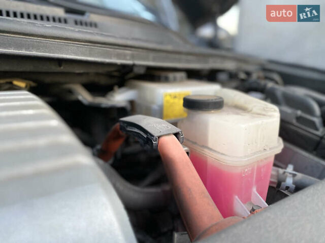 Сірий Лексус СТ, об'ємом двигуна 1.8 л та пробігом 285 тис. км за 11800 $, фото 40 на Automoto.ua