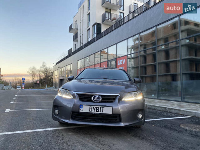 Сірий Лексус СТ, об'ємом двигуна 1.8 л та пробігом 285 тис. км за 11800 $, фото 2 на Automoto.ua