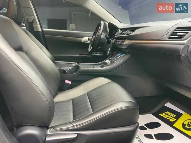 Серый Лексус СТ, объемом двигателя 1.8 л и пробегом 176 тыс. км за 13000 $, фото 11 на Automoto.ua