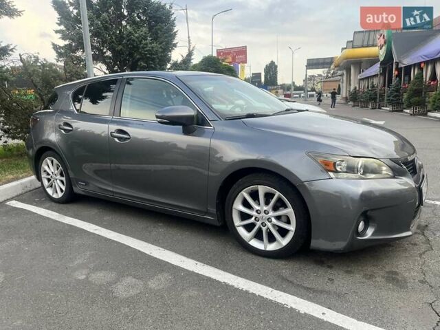 Серый Лексус СТ, объемом двигателя 1.8 л и пробегом 208 тыс. км за 12800 $, фото 1 на Automoto.ua