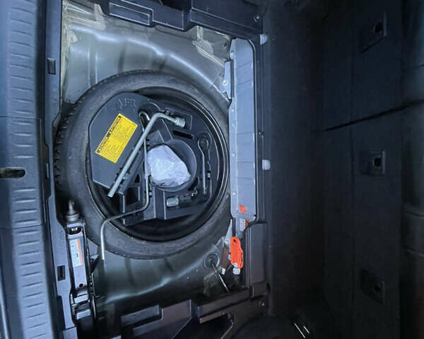 Серый Лексус СТ, объемом двигателя 1.8 л и пробегом 150 тыс. км за 15200 $, фото 66 на Automoto.ua