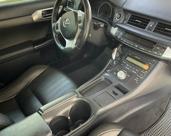 Серый Лексус СТ, объемом двигателя 1.8 л и пробегом 150 тыс. км за 15200 $, фото 39 на Automoto.ua