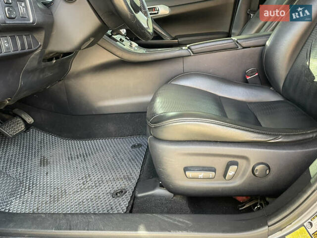 Серый Лексус СТ, объемом двигателя 1.8 л и пробегом 150 тыс. км за 15200 $, фото 55 на Automoto.ua