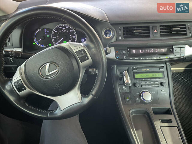 Серый Лексус СТ, объемом двигателя 1.8 л и пробегом 150 тыс. км за 15200 $, фото 61 на Automoto.ua