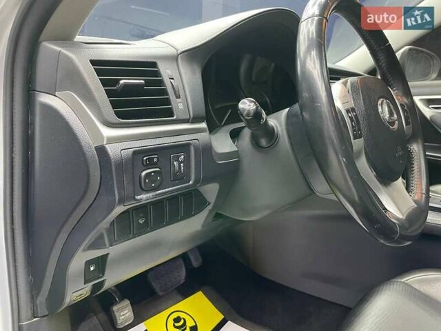 Серый Лексус СТ, объемом двигателя 1.8 л и пробегом 176 тыс. км за 13000 $, фото 7 на Automoto.ua