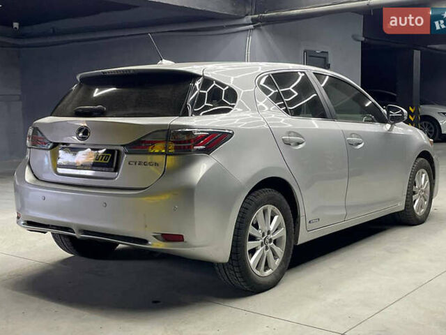 Серый Лексус СТ, объемом двигателя 1.8 л и пробегом 176 тыс. км за 13000 $, фото 5 на Automoto.ua