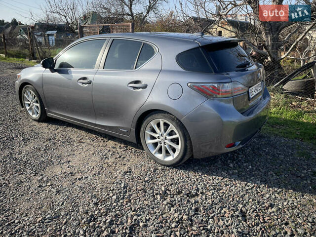 Серый Лексус СТ, объемом двигателя 1.8 л и пробегом 150 тыс. км за 15200 $, фото 5 на Automoto.ua