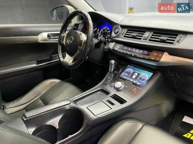 Серый Лексус СТ, объемом двигателя 1.8 л и пробегом 176 тыс. км за 13000 $, фото 12 на Automoto.ua