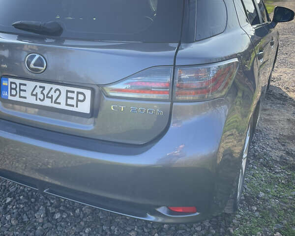 Серый Лексус СТ, объемом двигателя 1.8 л и пробегом 150 тыс. км за 15200 $, фото 2 на Automoto.ua