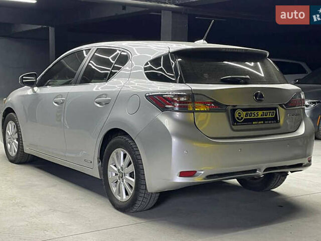 Серый Лексус СТ, объемом двигателя 1.8 л и пробегом 176 тыс. км за 13000 $, фото 3 на Automoto.ua