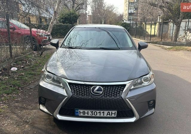 Серый Лексус СТ, объемом двигателя 1.8 л и пробегом 202 тыс. км за 13500 $, фото 5 на Automoto.ua