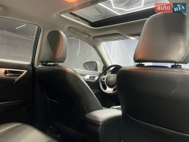 Серый Лексус СТ, объемом двигателя 1.8 л и пробегом 176 тыс. км за 13000 $, фото 14 на Automoto.ua