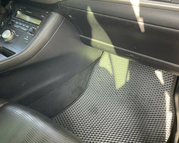 Серый Лексус СТ, объемом двигателя 1.8 л и пробегом 150 тыс. км за 15200 $, фото 38 на Automoto.ua