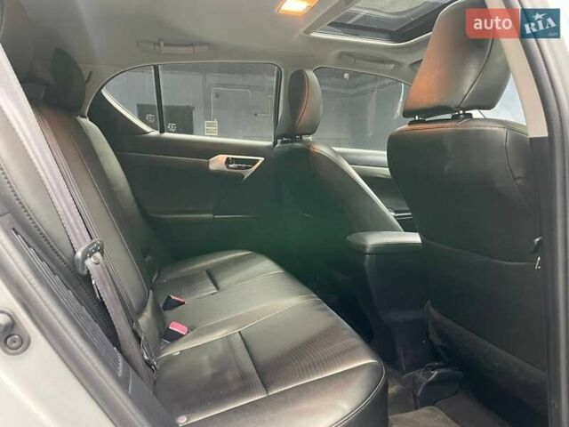 Серый Лексус СТ, объемом двигателя 1.8 л и пробегом 176 тыс. км за 13000 $, фото 13 на Automoto.ua