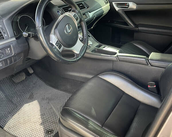 Серый Лексус СТ, объемом двигателя 1.8 л и пробегом 150 тыс. км за 15200 $, фото 53 на Automoto.ua