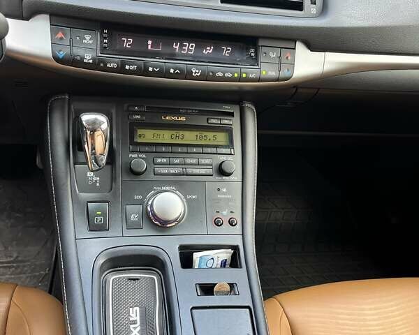 Серый Лексус СТ, объемом двигателя 1.8 л и пробегом 208 тыс. км за 12800 $, фото 5 на Automoto.ua