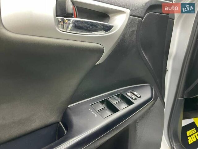 Серый Лексус СТ, объемом двигателя 1.8 л и пробегом 176 тыс. км за 13000 $, фото 6 на Automoto.ua