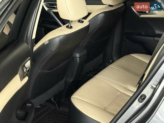 Сірий Лексус СТ, об'ємом двигуна 1.8 л та пробігом 158 тис. км за 13200 $, фото 23 на Automoto.ua
