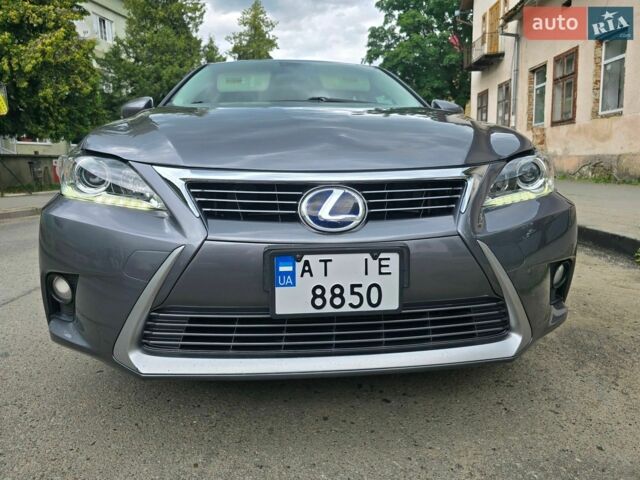 Серый Лексус СТ, объемом двигателя 1.8 л и пробегом 380 тыс. км за 11200 $, фото 14 на Automoto.ua