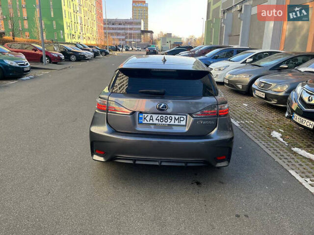 Серый Лексус СТ, объемом двигателя 1.8 л и пробегом 110 тыс. км за 15300 $, фото 4 на Automoto.ua