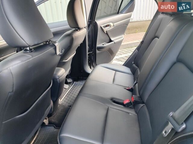 Сірий Лексус СТ, об'ємом двигуна 1.8 л та пробігом 74 тис. км за 15900 $, фото 8 на Automoto.ua