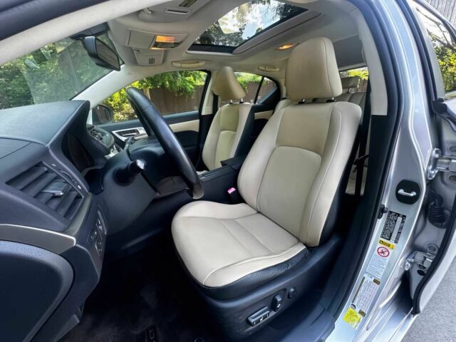 Сірий Лексус СТ, об'ємом двигуна 1.8 л та пробігом 76 тис. км за 7000 $, фото 10 на Automoto.ua
